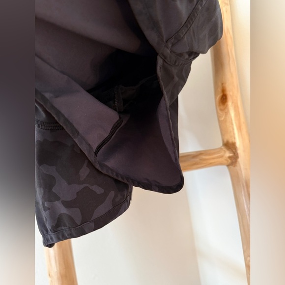 Lululemon Tracker Low-Rise Lined Short 4" Camouflage - Picture 6 of 7